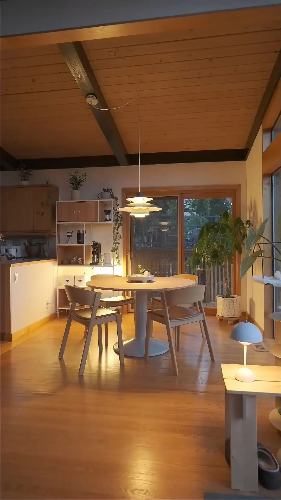 Espace intérieur contemporain conçu par Maison Lumiere — lumière révélée
